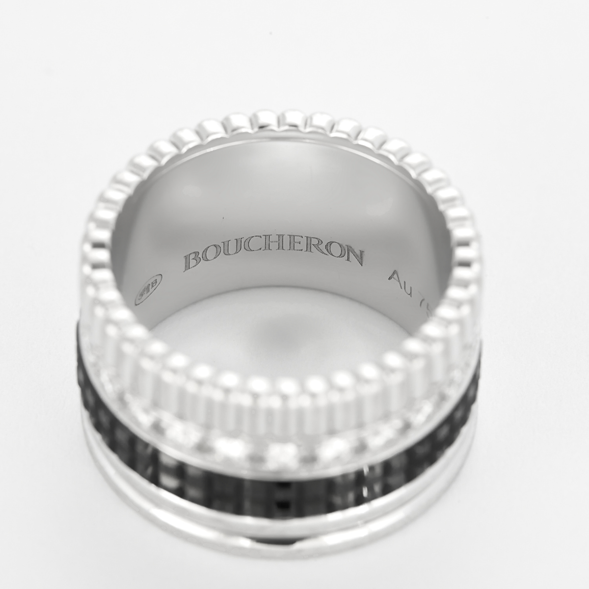 Bague Boucheron Quatre Black Edition grand modèle en or blanc, diamants et PVD noir.