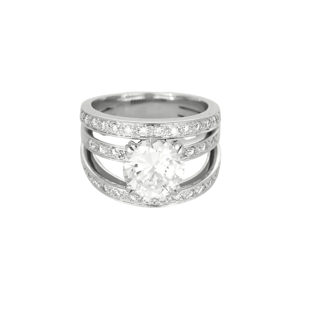 Importante Bague en or gris diamant taille ancienne 2.66 carats environ