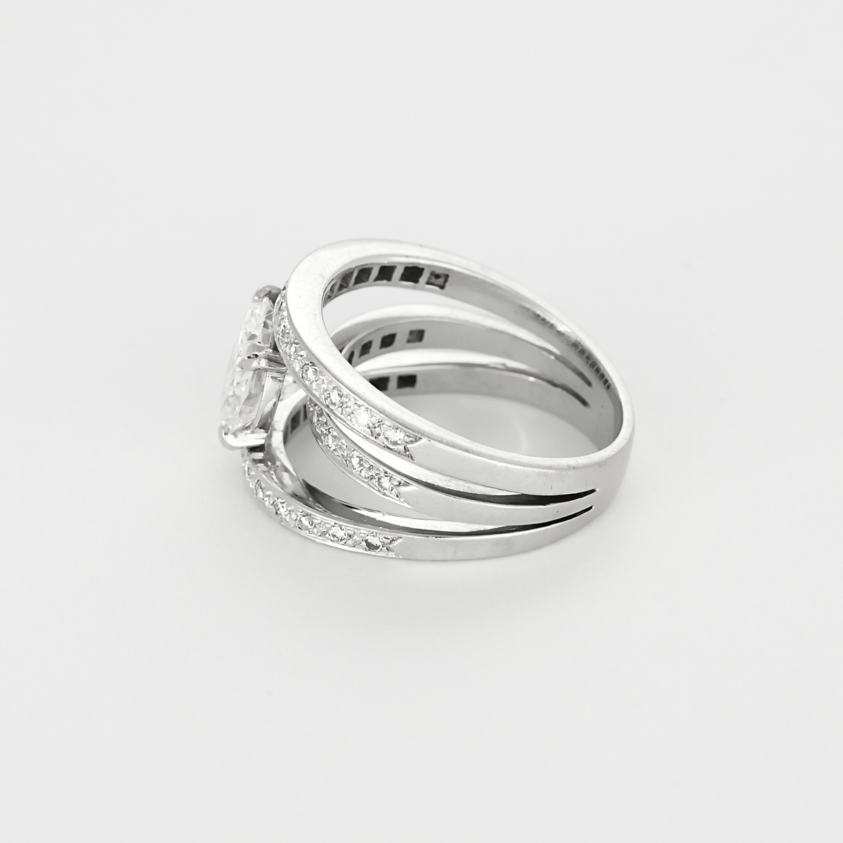 Importante Bague en or gris diamant taille ancienne 2.66 carats environ