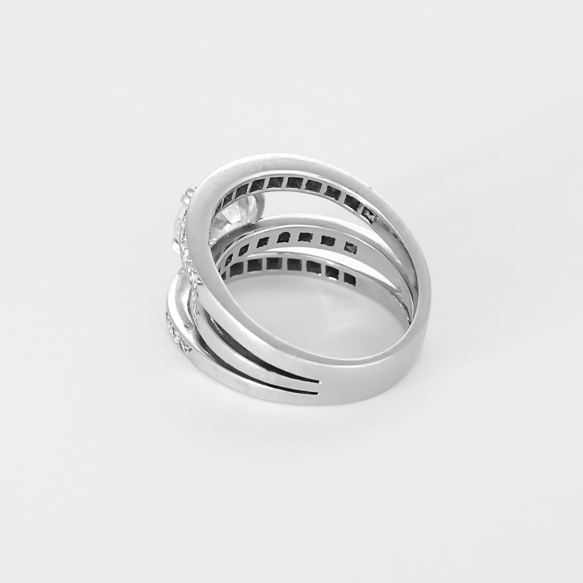 Importante Bague en or gris diamant taille ancienne 2.66 carats environ