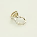 Bague cocktail en or gris quartz rutile dit cheveux de Vénus