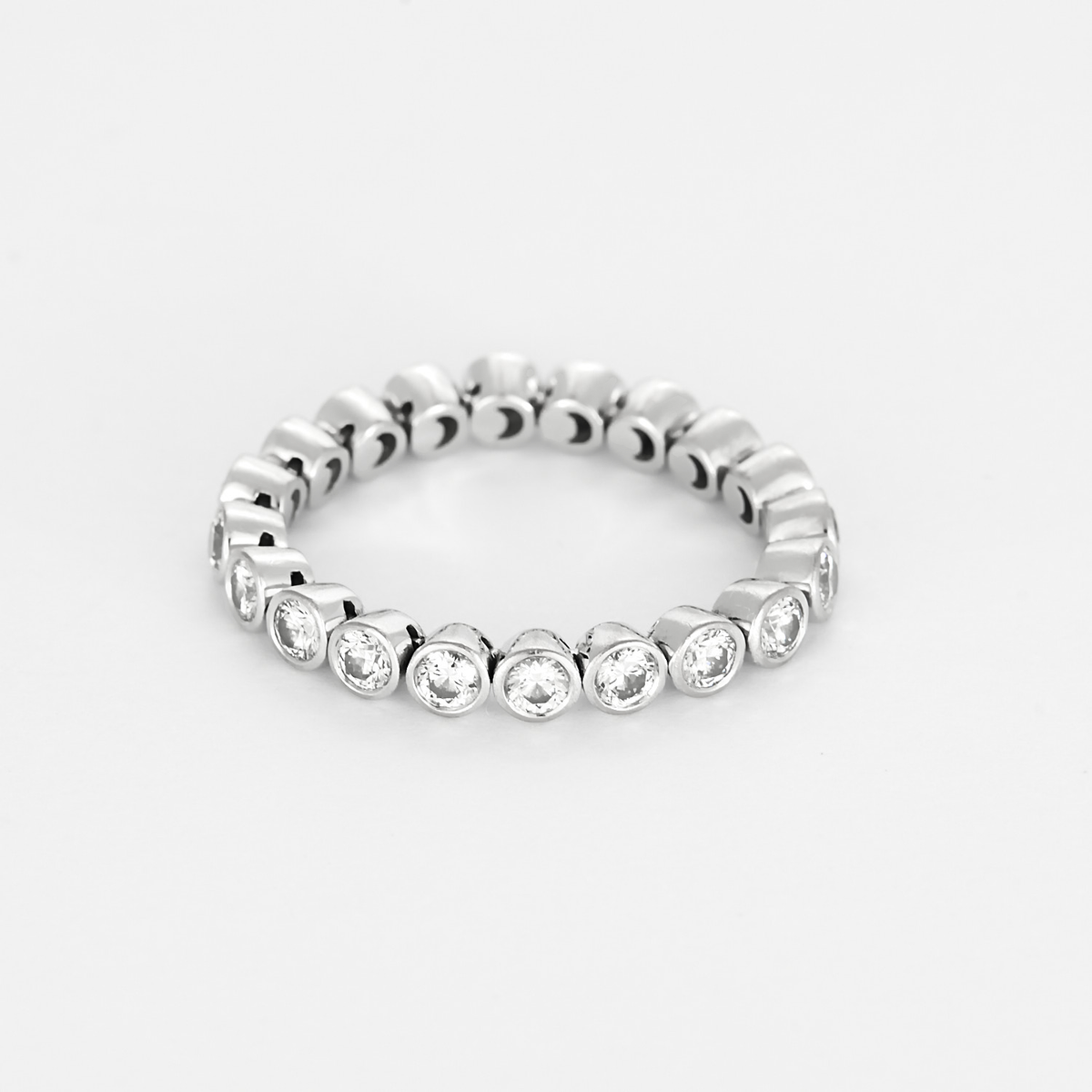 DE BEERS - Alliance souple en or gris et diamants