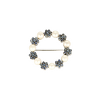 Broche Couronne en or gris, saphirs et perles de culture blanches