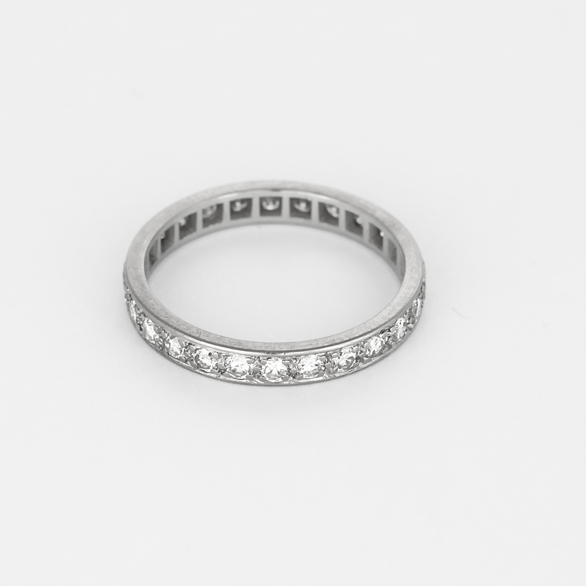 Alliance américaine en or gris et diamants