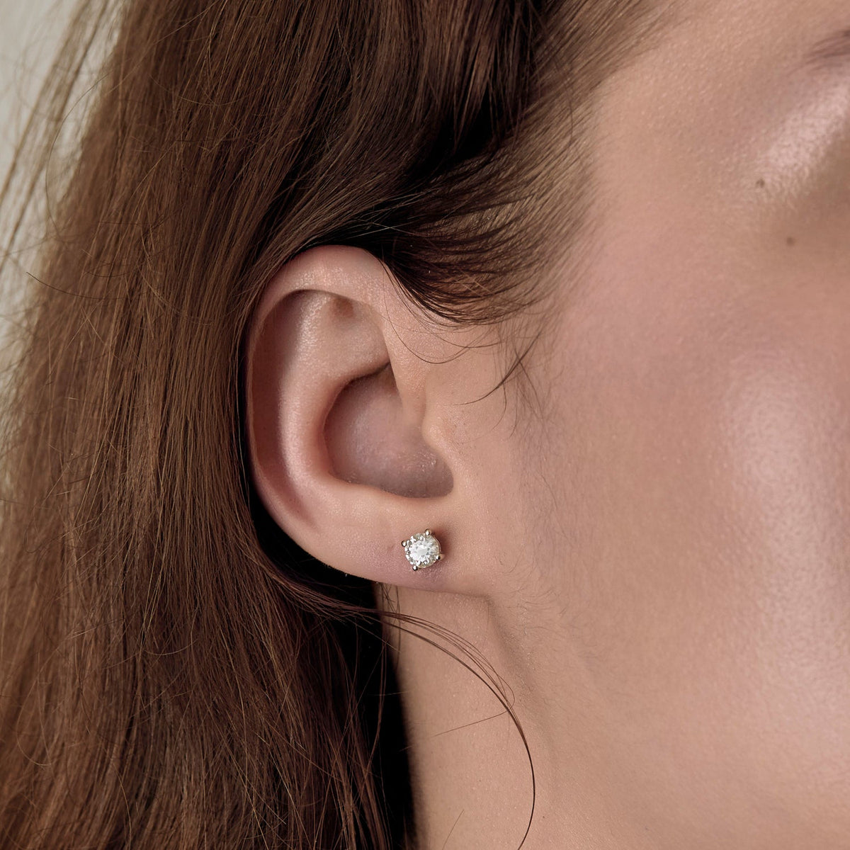 Paire de Boutons d'oreilles en or gris et diamant 0.35 carat environ