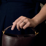 Bague solitaire en or gris et diamant navette 0.95 carat environ