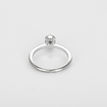 Bague solitaire en or gris et diamant navette 0.95 carat environ