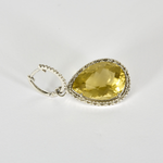 Paire de Pendants d'oreilles en or gris, quartz lemon et diamants