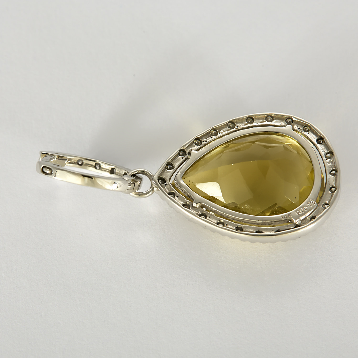 Paire de Pendants d'oreilles en or gris, quartz lemon et diamants