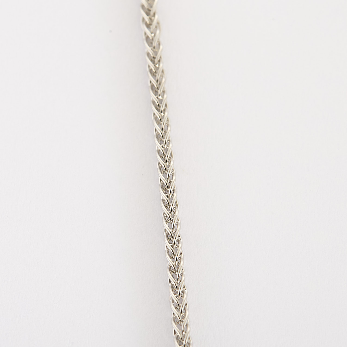 Collier en or gris, diamants et topazes bleues, citrines