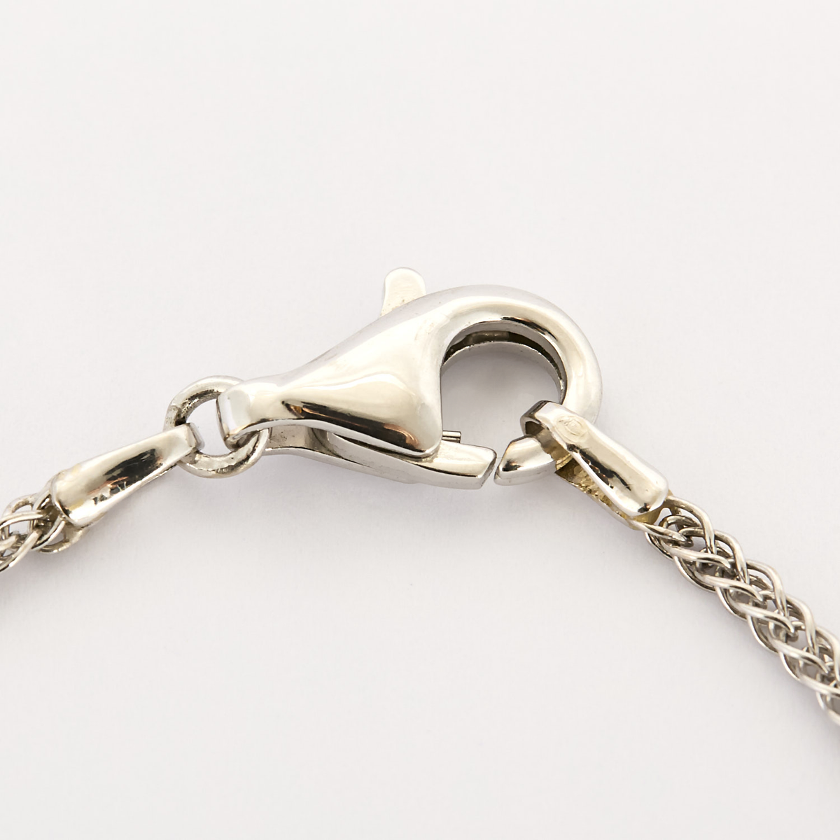 Collier en or gris, diamants et topazes bleues, citrines