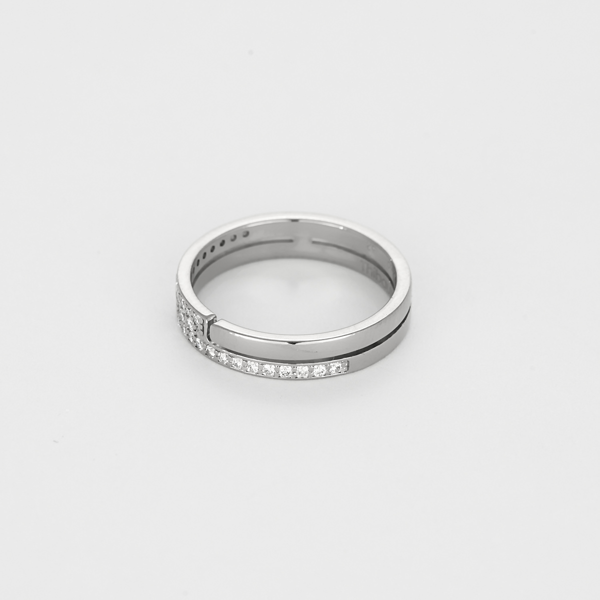 Dinh Van- Seventies - PM-  Bague en or gris et diamants