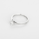 Solitaire en or blanc, diamants