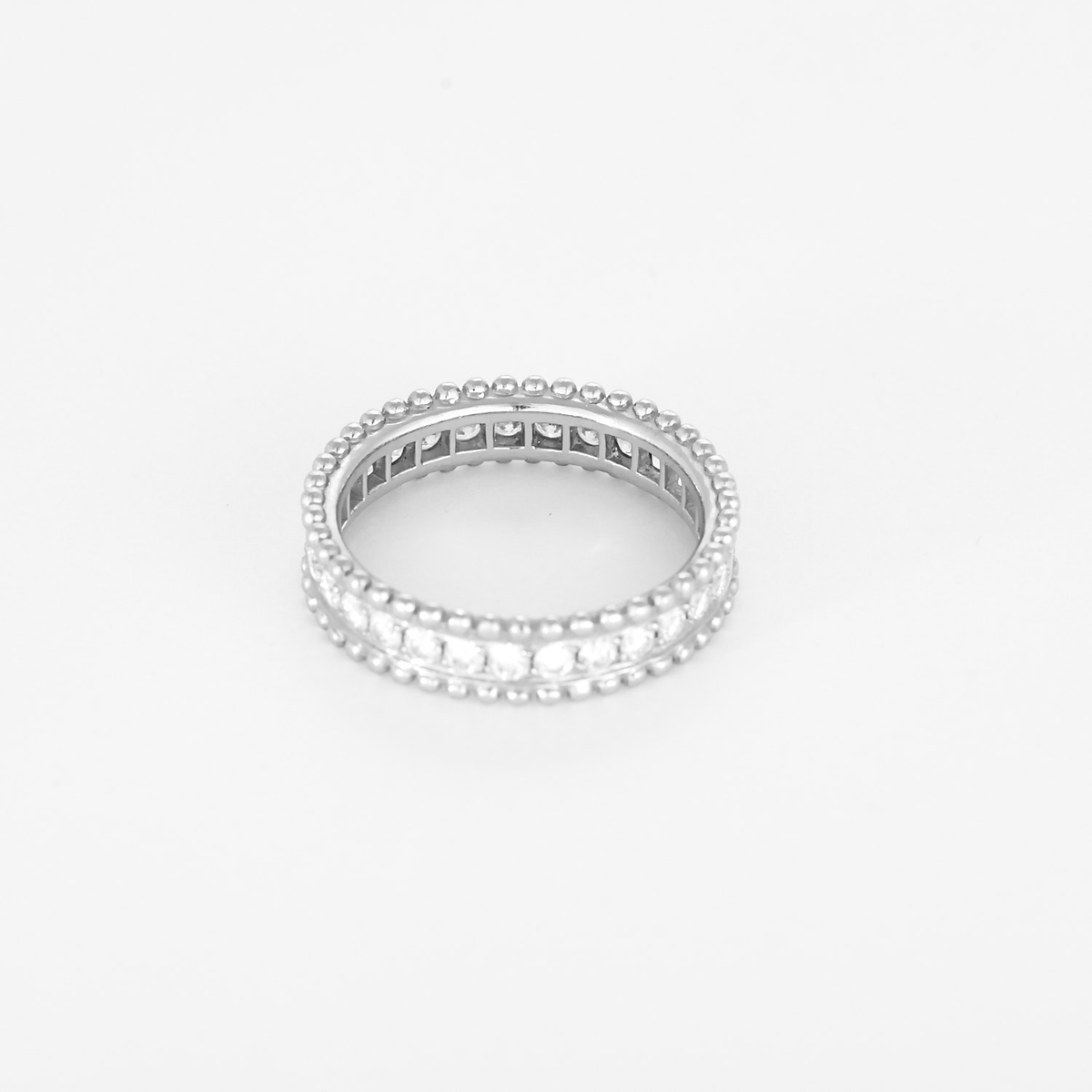 Van Cleef & Arpels - Perlée Diamants - Élégante bague en or blanc et diamants