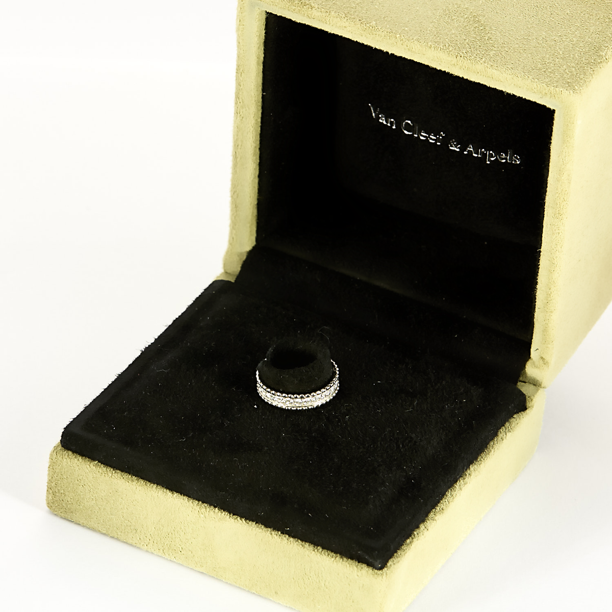 Van Cleef & Arpels - Perlée Diamants - Élégante bague en or blanc et diamants