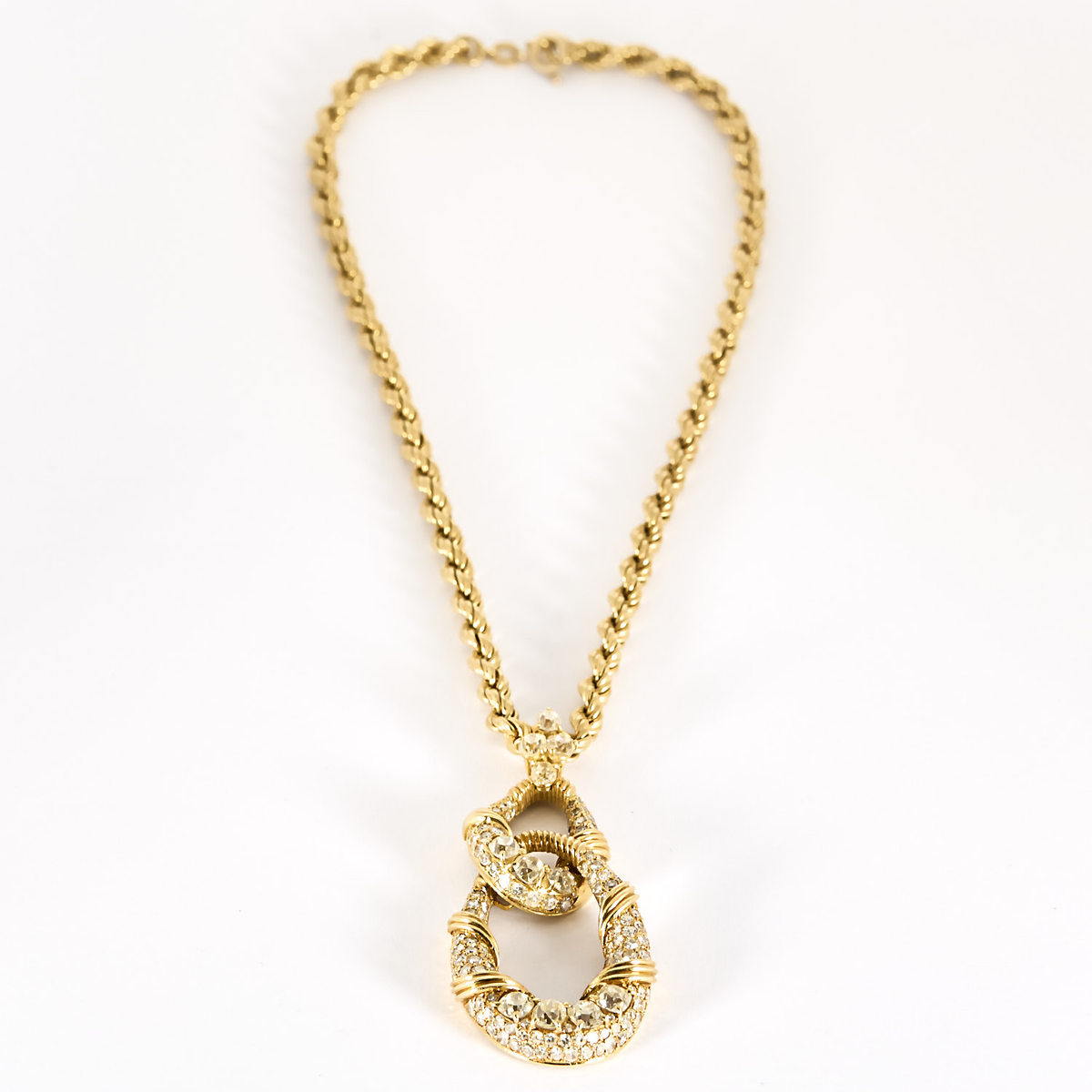 Collier en Or jaune 18k et diamants.