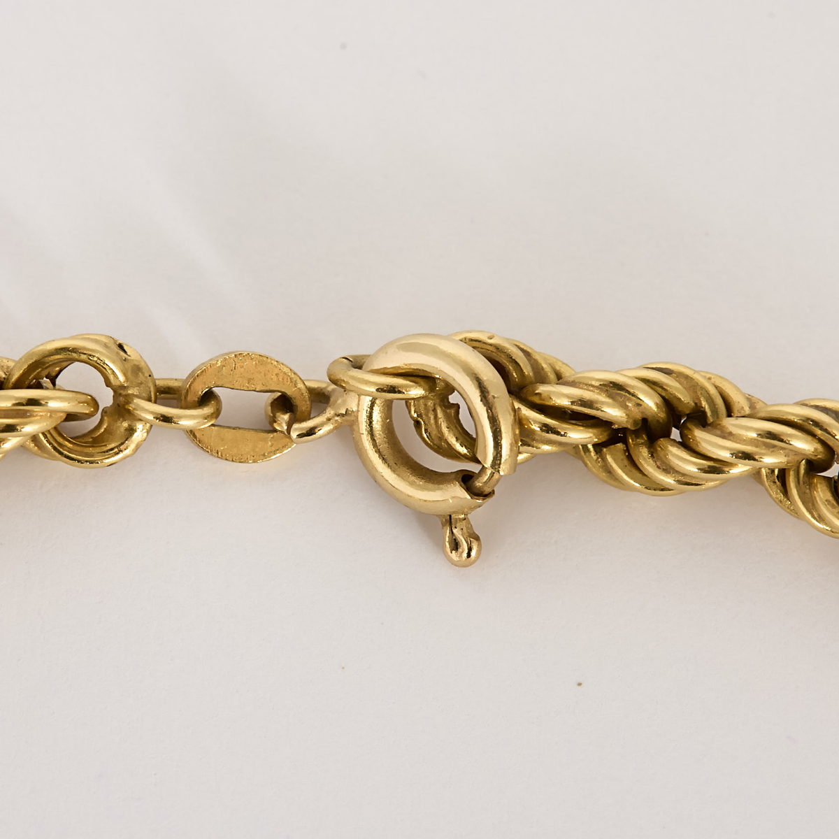 Collier en Or jaune 18k et diamants.