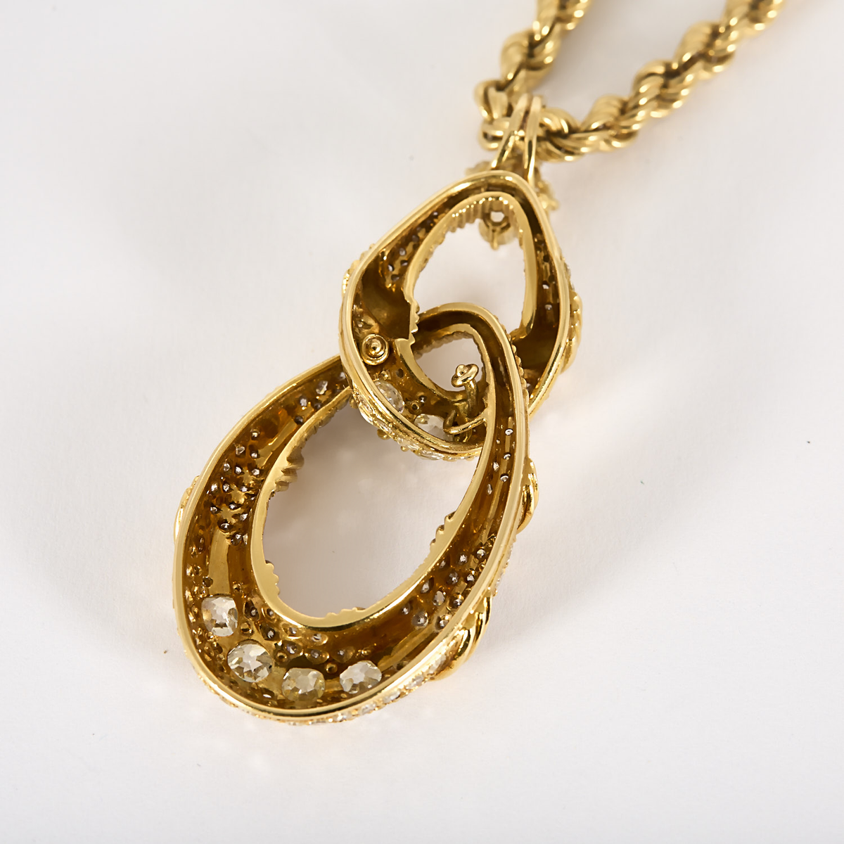 Collier en Or jaune 18k et diamants.