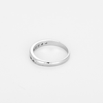 Élégante demie alliance en or blanc et diamants 0,45 carat