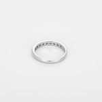 Élégante demie alliance en or blanc et diamants 0,45 carat