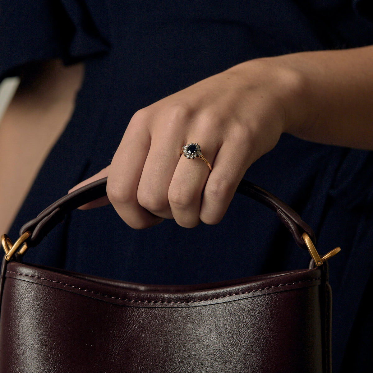 Bague marguerite en or jaune, or blanc, saphir et diamants