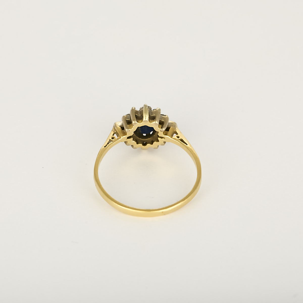Bague marguerite en or jaune, or blanc, saphir et diamants