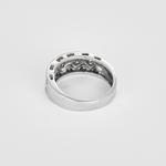 Bague bandeau en or gris et petits diamants