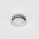 Bague bandeau en or gris et petits diamants
