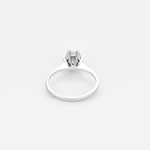 Bague solitaire en or gris et diamant 0.70 carat environ.