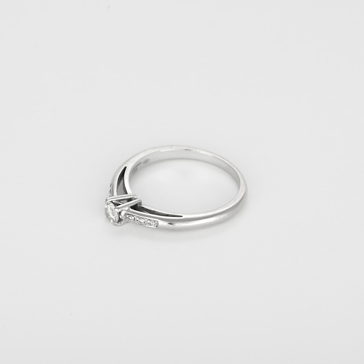 MAUBOUSSIN - Solitaire en or gris 18K