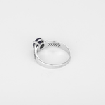 Élégante bague Solitaire en or blanc, tanzanite et diamants