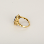 Bague en or jaune, saphir : 2 carats et perles blanches de semences