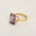 Bague cocktail en or jaune et améthyste