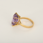 Bague cocktail en or jaune et améthyste