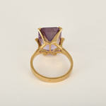 Bague cocktail en or jaune et améthyste