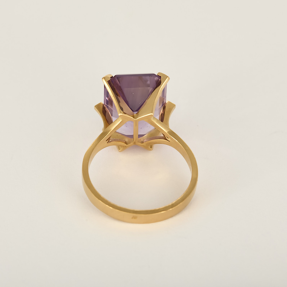 Bague cocktail en or jaune et améthyste