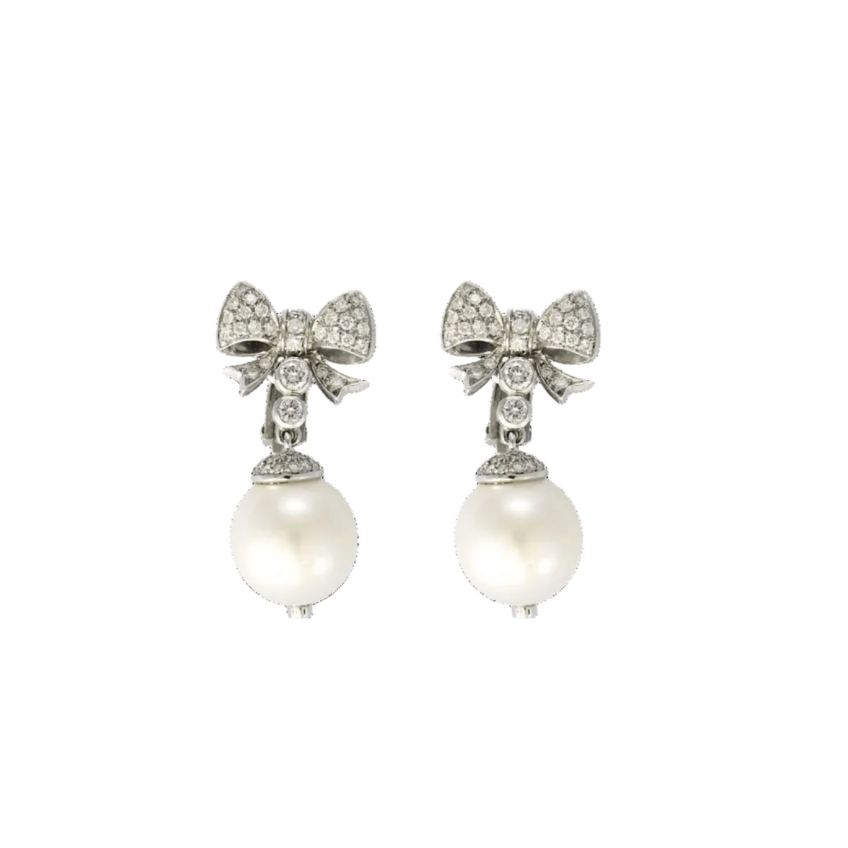Boucles d'oreilles en or blanc, perles de cultures et diamants : 0,80 carat