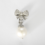Boucles d'oreilles en or blanc, perles de cultures et diamants : 0,80 carat