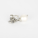 Boucles d'oreilles en or blanc, perles de cultures et diamants : 0,80 carat