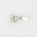 Boucles d'oreilles en or blanc, perles de cultures et diamants : 0,80 carat