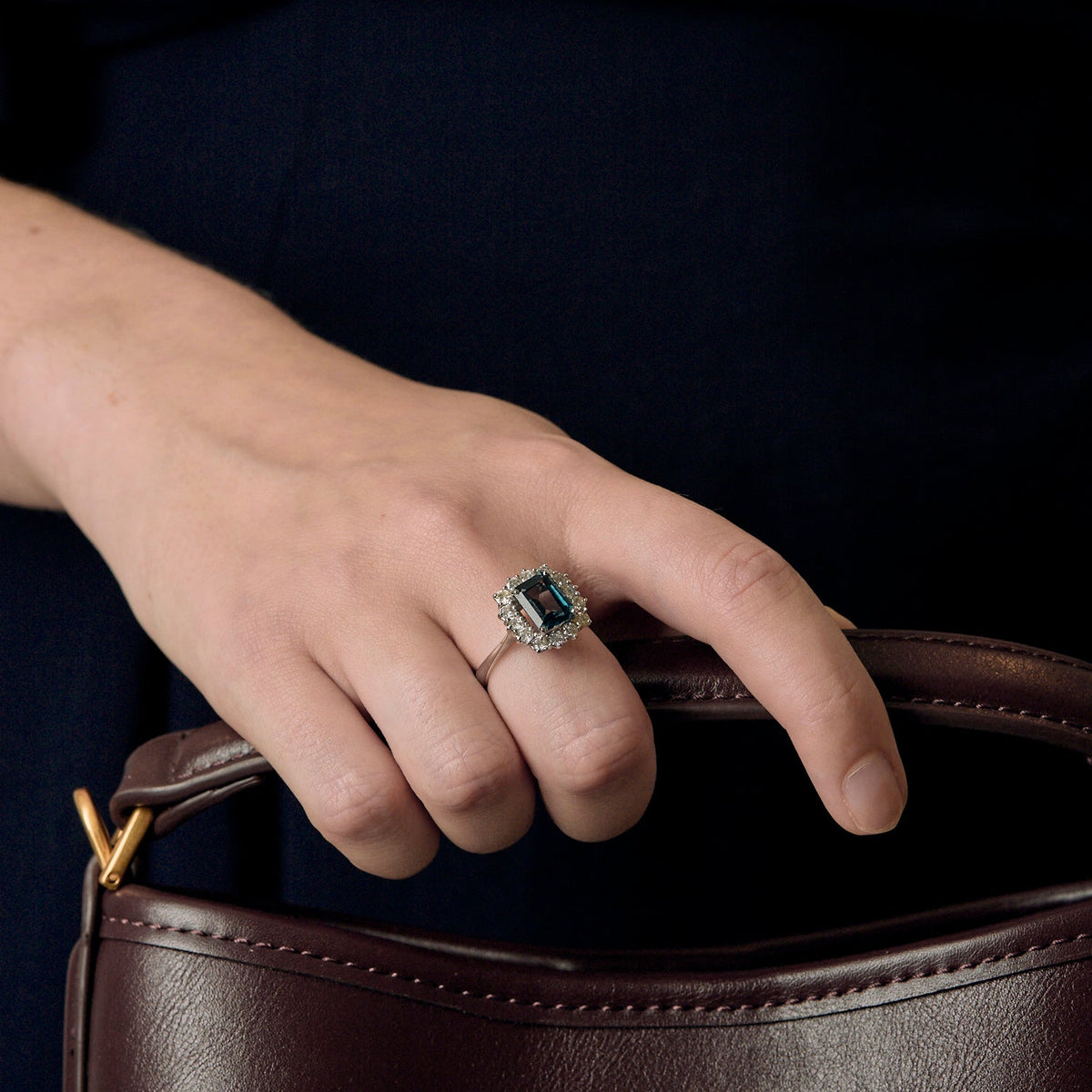 Bague marguerite, topaze : 2,50 carats et diamants : 0,70 carat