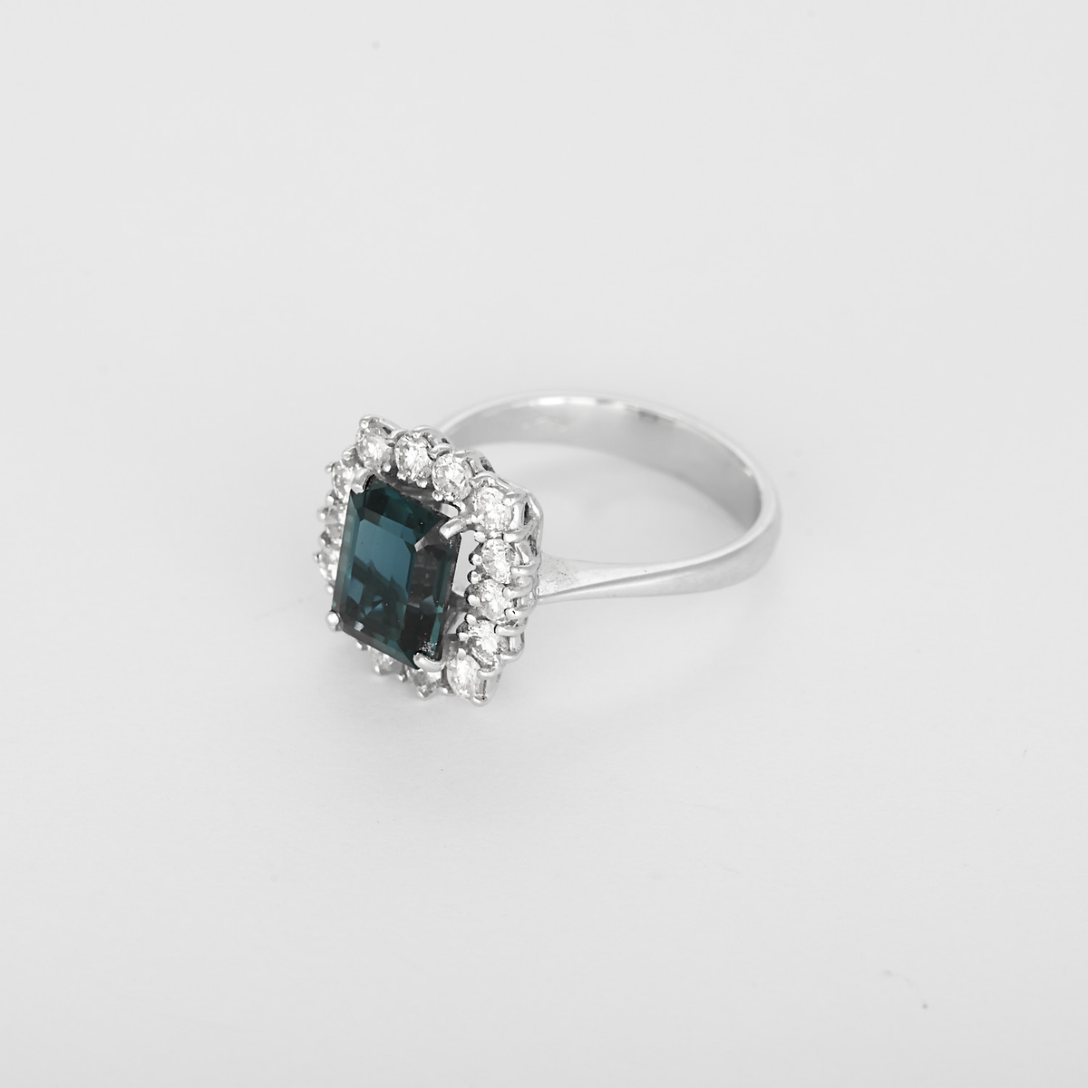 Bague marguerite, topaze : 2,50 carats et diamants : 0,70 carat