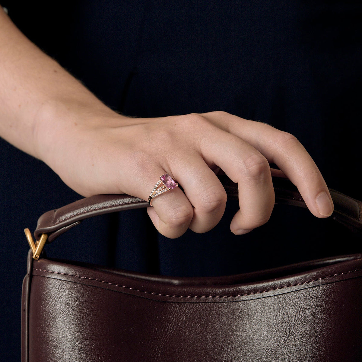 Bague en or rose, saphir rose : 1,63 carat et diamants