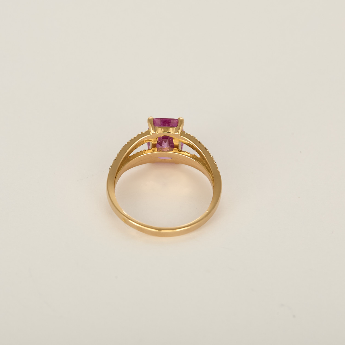 Bague en or rose, saphir rose : 1,63 carat et diamants