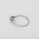 Élégante bague Solitaire en platine et diamant : 0,30 carat