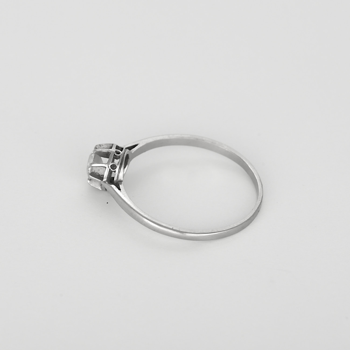 Élégante bague Solitaire en platine et diamant : 0,30 carat