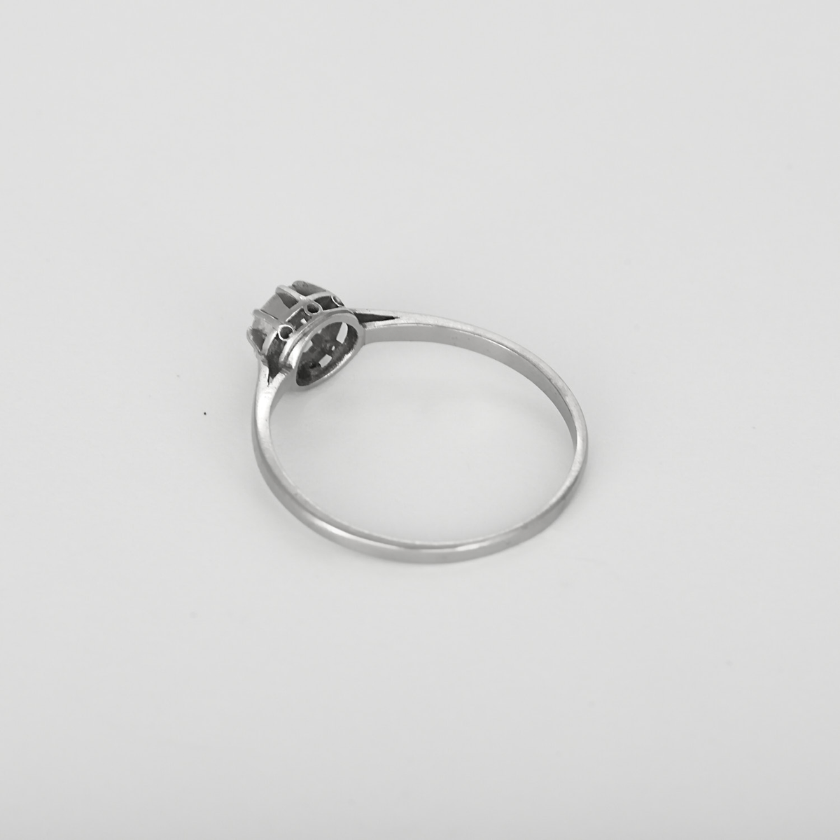 Élégante bague Solitaire en platine et diamant : 0,30 carat