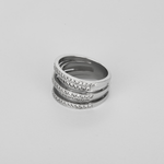 Élégante bague en or blanc et diamants : 0,90 carat