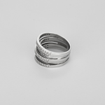 Élégante bague en or blanc et diamants : 0,90 carat