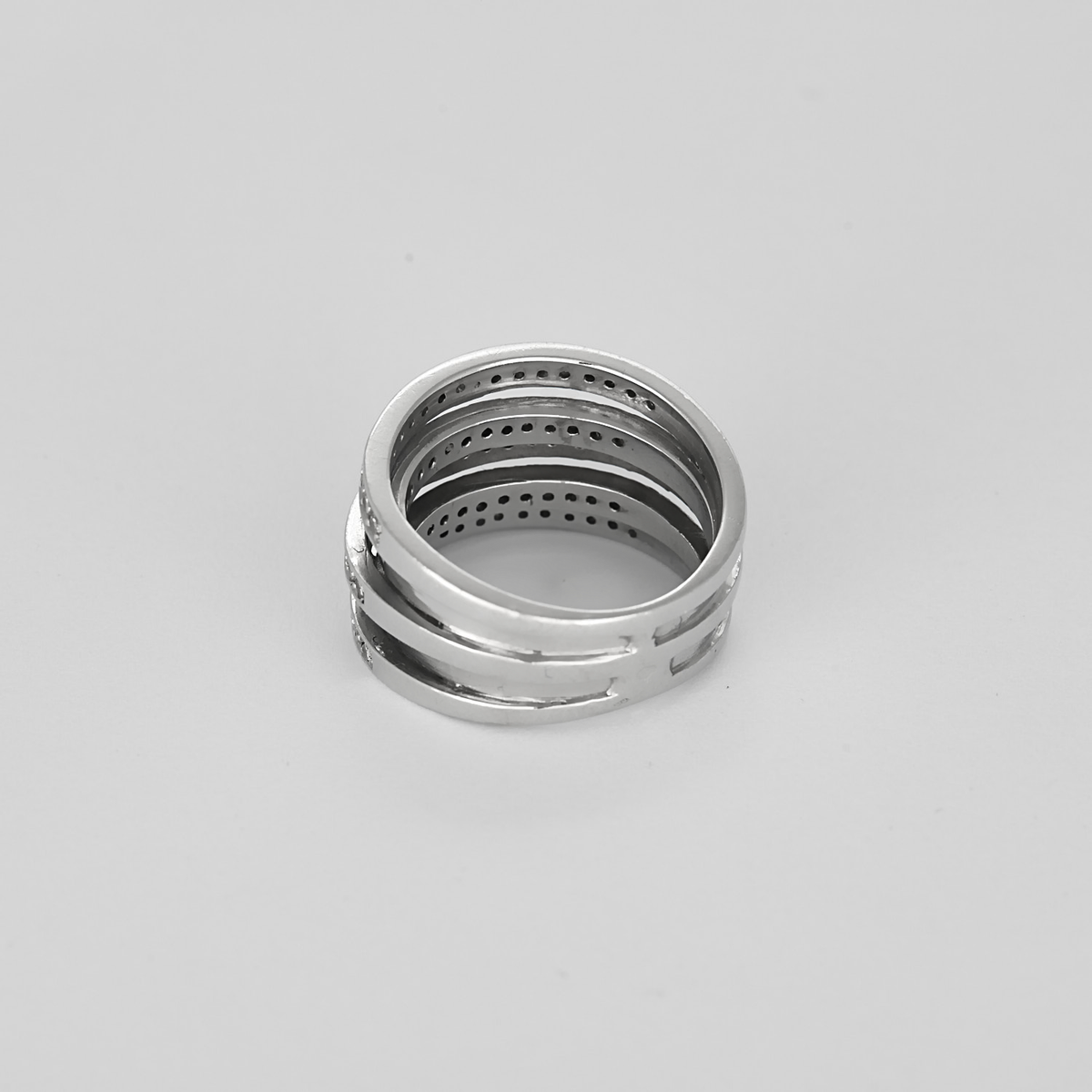 Élégante bague en or blanc et diamants : 0,90 carat